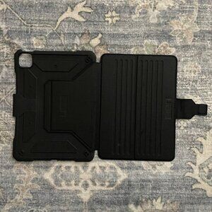 Black Magnetic ipad Case - Fits iPad Air 3